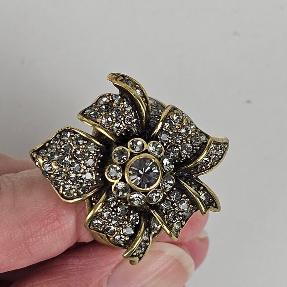 Heidi Daus cocktail ring with smoky rhinestone ribbon bouquet size 12 - Picture 2 of 6